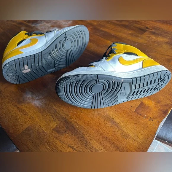 2021 Air Jordan 1 Mid PS “University Gold” - Picture 7 of 7
